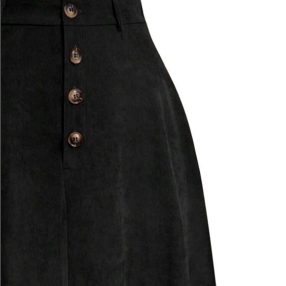 Plus size button through skirt - Picture 2 of 15